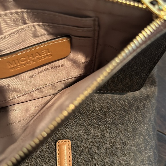 Michael Kors Brown Tote Bag with Pouch NWOT - Picture 11 of 14